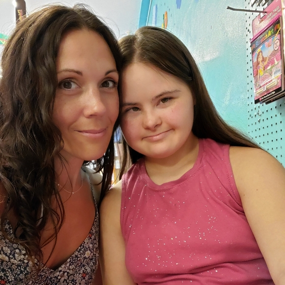 Meet your Posher, Danielle - Picture 2 of 2